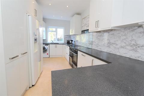 undefined, Oaks Way, Carshalton SM5