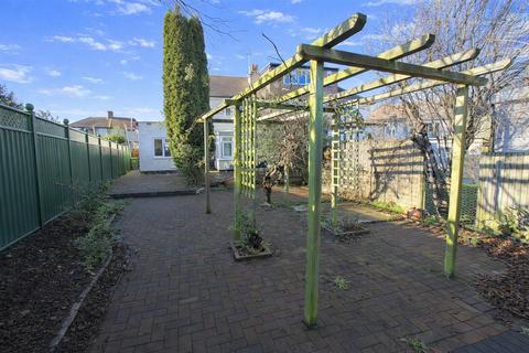 undefined, Oaks Way, Carshalton SM5