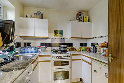 2 bedroom flat for sale, Quilter Close, Luton, LU3