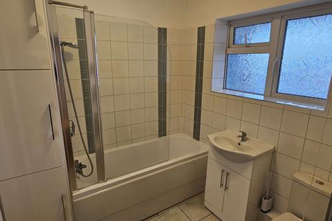2 bedroom flat to rent, Ox Lane, Harpenden AL5