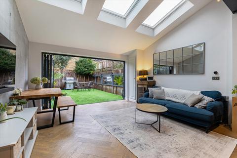 4 bedroom terraced house for sale, Ravensbury Road, London, SW18