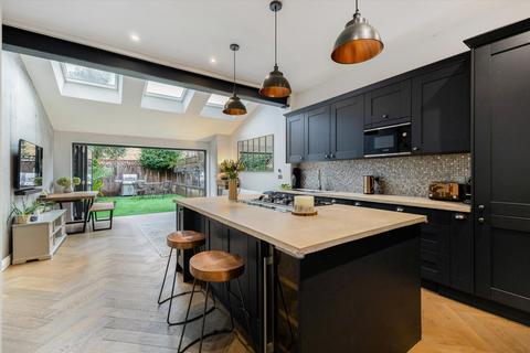 4 bedroom terraced house for sale, Ravensbury Road, London, SW18