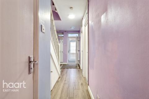Landseer Avenue, London