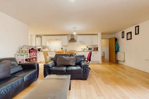 2 bedroom ground floor flat to rent, Laugan Walk