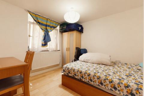 2 bedroom ground floor flat to rent, Laugan Walk