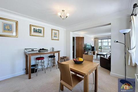 2 bedroom apartment for sale, Washington Court, Southport PR8