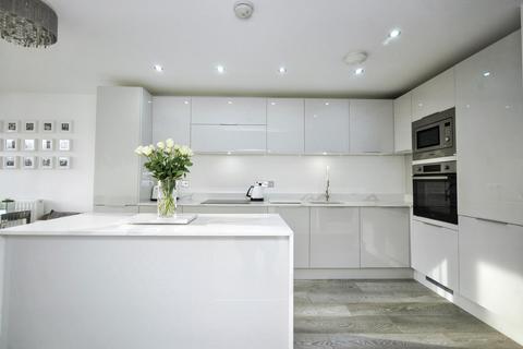 4 bedroom detached house for sale, Harrison Close, Wakefield WF1