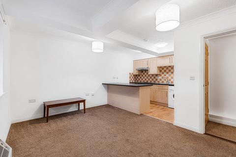 1 bedroom flat for sale, Greenfields Avenue, Alton, Hampshire