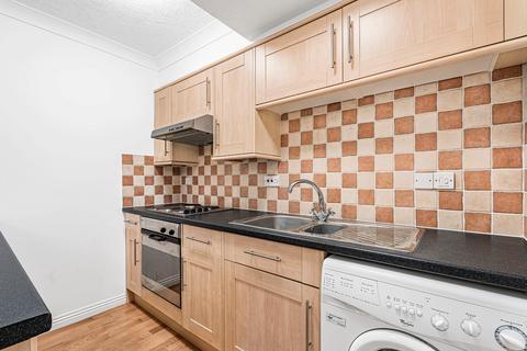 1 bedroom flat for sale, Greenfields Avenue, Alton, Hampshire