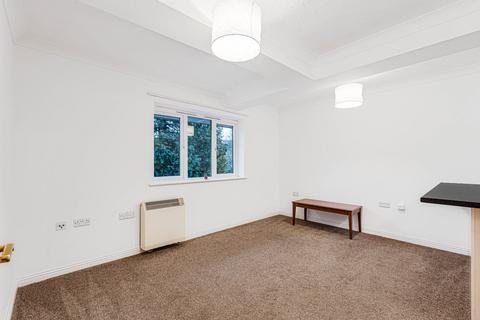 1 bedroom flat for sale, Greenfields Avenue, Alton, Hampshire