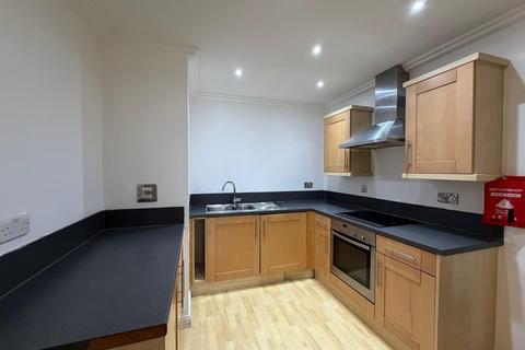 2 bedroom flat to rent, Poulton Court Victoria Road Acton