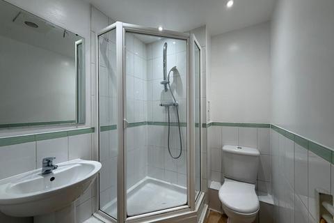 2 bedroom flat to rent, Poulton Court Victoria Road Acton