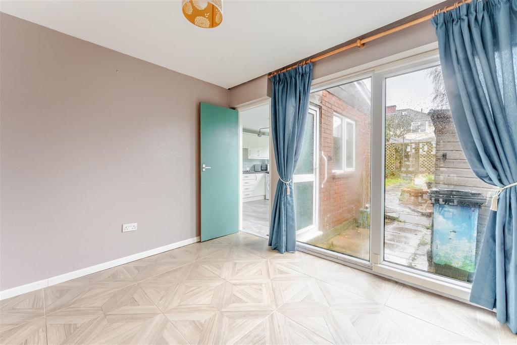 31 Heathgate, Yatton, BS49 4 DY 11.jpg