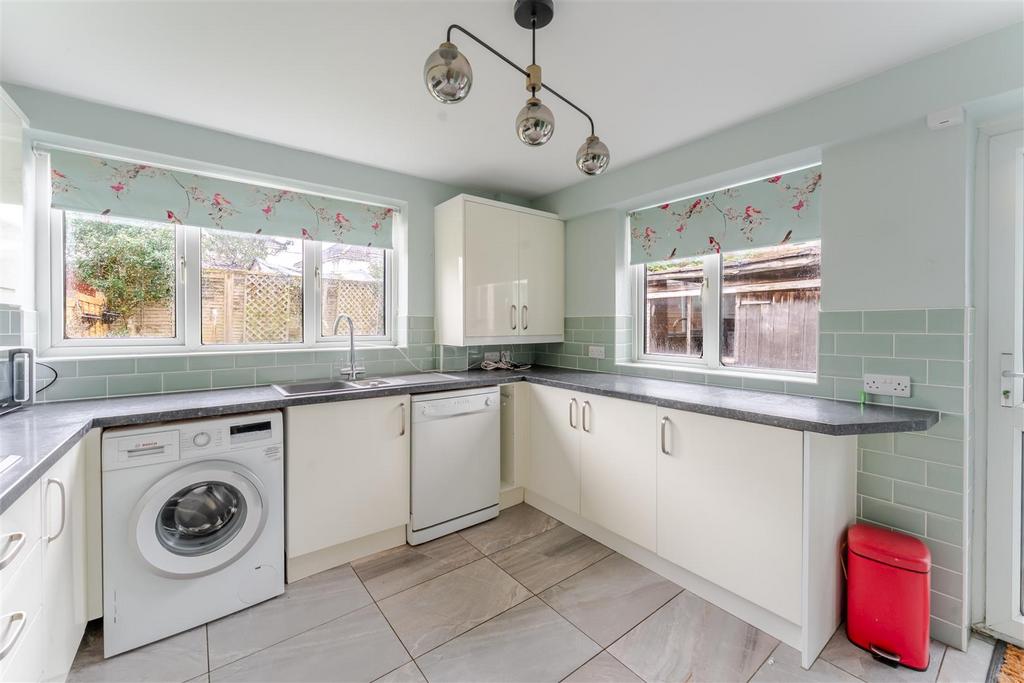 31 Heathgate, Yatton, BS49 4 DY 16.jpg