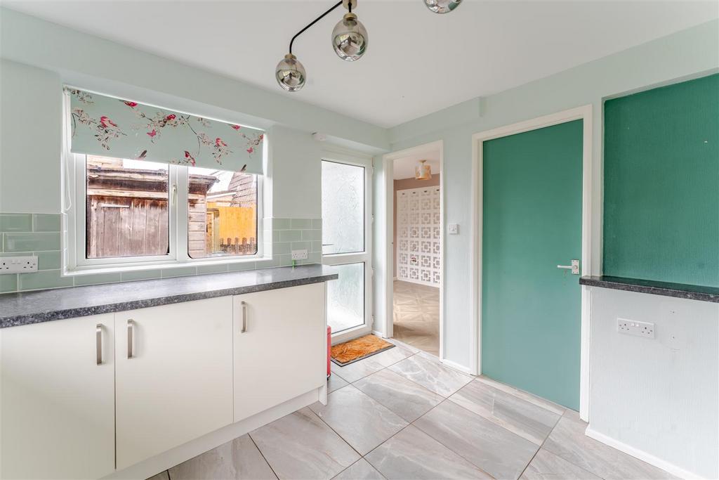 31 Heathgate, Yatton, BS49 4 DY 17.jpg