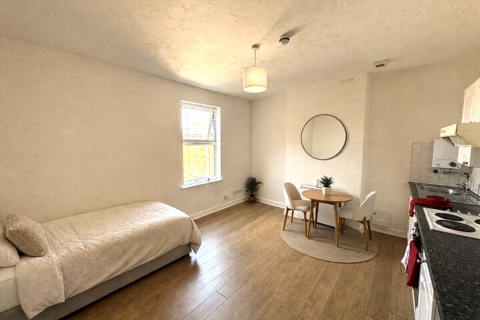 1 bedroom bedsit to rent, Hinckley Road, Flat 2, Leicester LE3