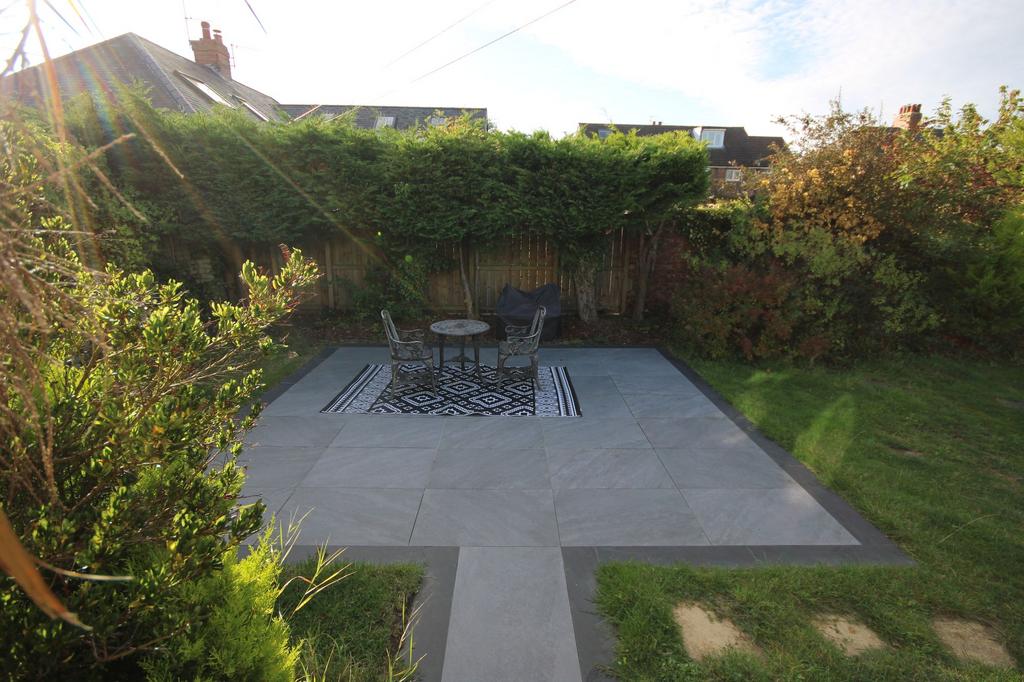 Patio (Side)