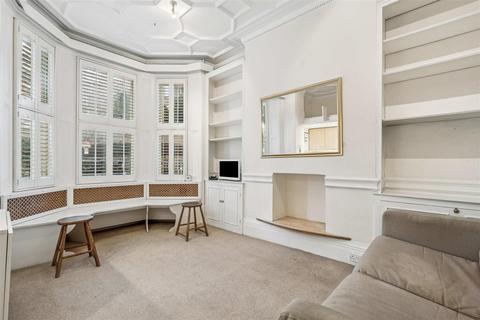 Studio to rent, Airlie Gardens, London, W8