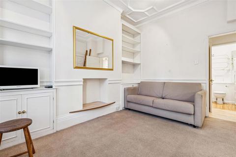 Studio to rent, Airlie Gardens, London, W8