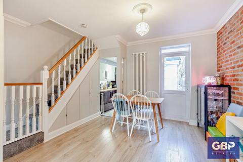 2 bedroom terraced house for sale, George Street, Romford, RM1