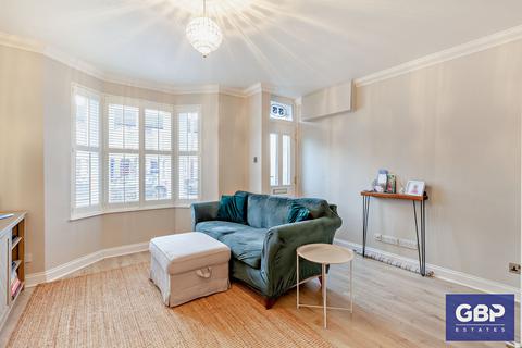 2 bedroom terraced house for sale, George Street, Romford, RM1
