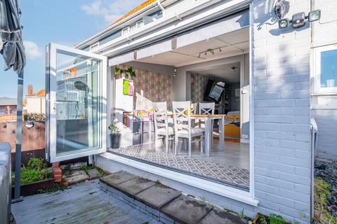 3 bedroom semi-detached house for sale, Halcyon Crescent, Lowestoft