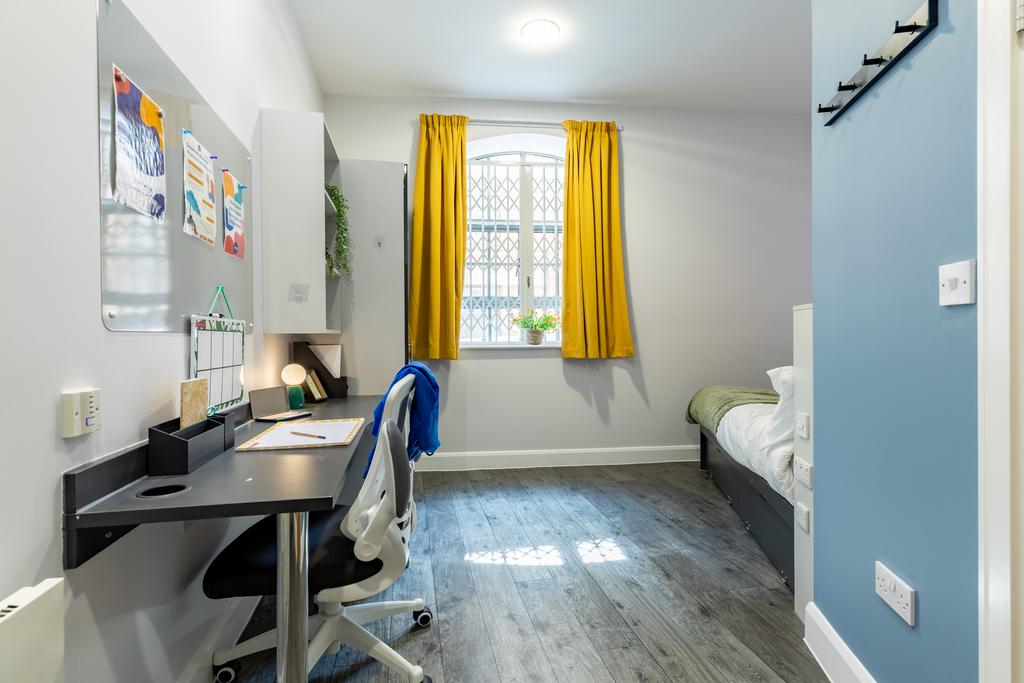 Standard En Suite (1).jpg