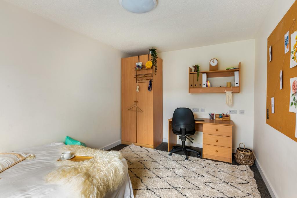 4 Bed Shared House Classic Room.jpg