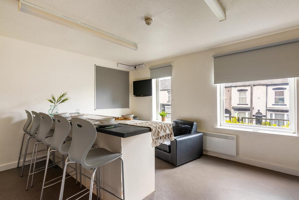 Shared Kitchen Flat 6 Bed (1).jpg