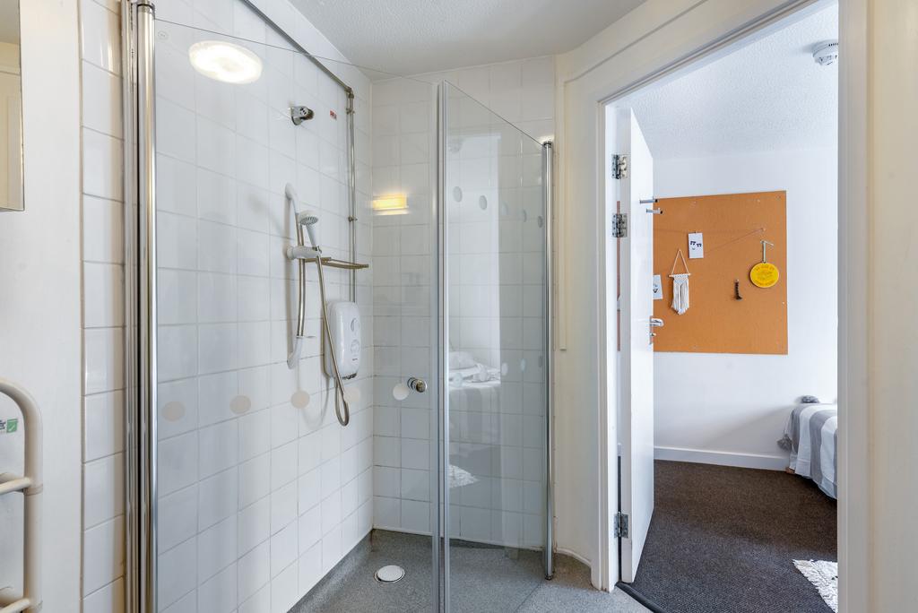 Classic Ensuite Wetroom 2.jpg