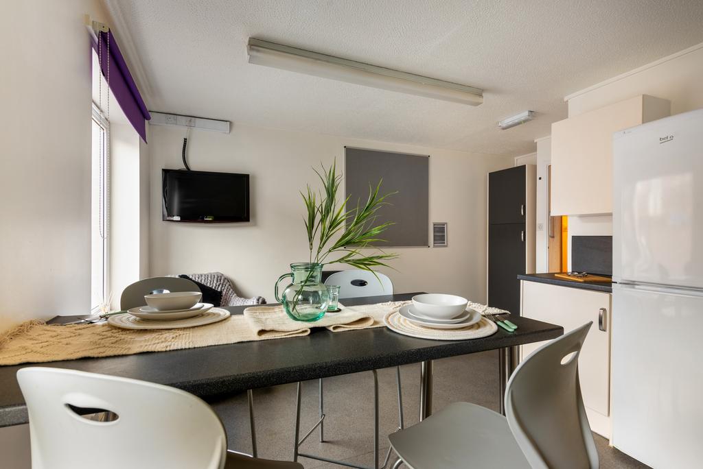 4 Bed Shared House Kitchen 3.jpg