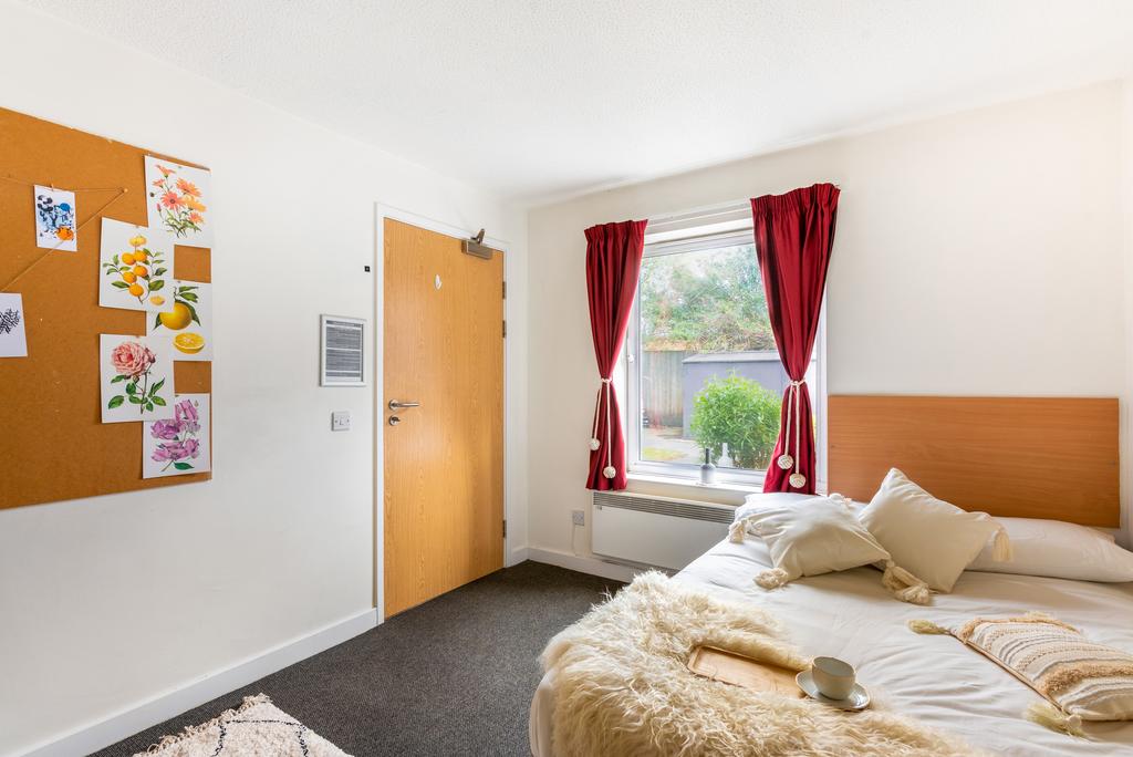 4 Bed Shared House Classic Room 2.jpg