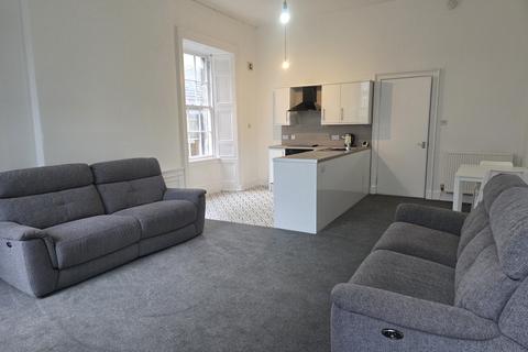 2 bedroom ground floor flat to rent, Leith Walk, Edinburgh EH6