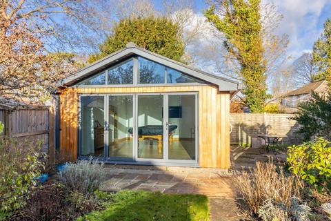4 bedroom detached house to rent, Haig Road, Alresford, Hampshire, SO24