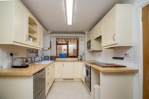 4 bedroom detached house to rent, Haig Road, Alresford, Hampshire, SO24