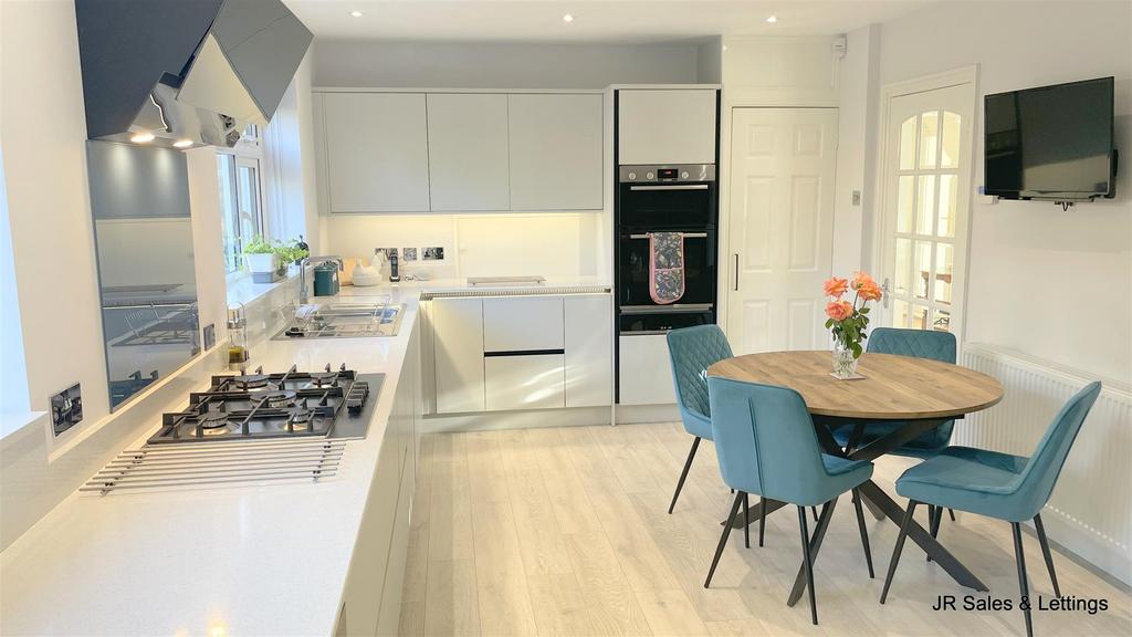 Kitchen/Dining Area