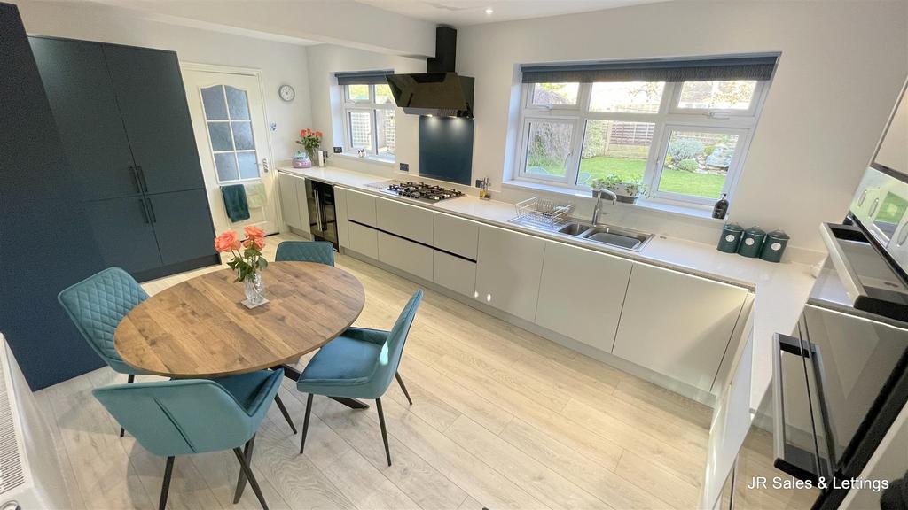 Kitchen/Dining Area
