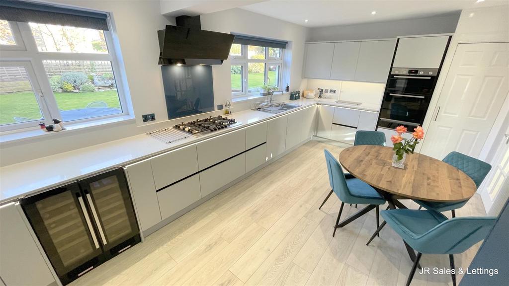 Kitchen/Dining Area