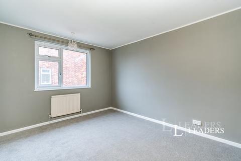 3 bedroom semi-detached house to rent, Chestnut Avenue, SO50