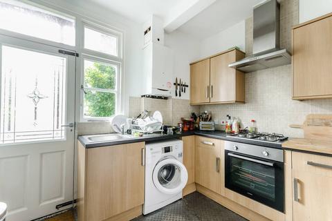 2 bedroom flat to rent, Kinsale Road, Peckham Rye, London, SE15