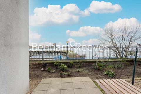 2 bedroom apartment to rent, Erebus Drive, Woolwich SE28
