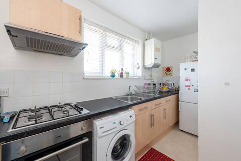 2 bedroom flat to rent, Wandsworth Road, Vauxhall, London, SW8