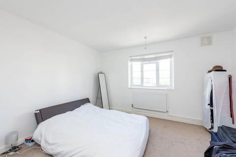 Wandsworth Road, Vauxhall, London, SW8