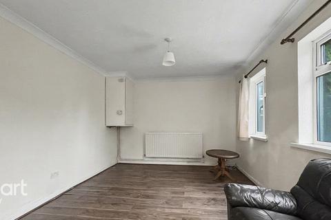 3 bedroom semi-detached house to rent, Linden Road, READING