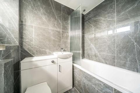 2 bedroom flat to rent, Edgeley Lane, London SW4