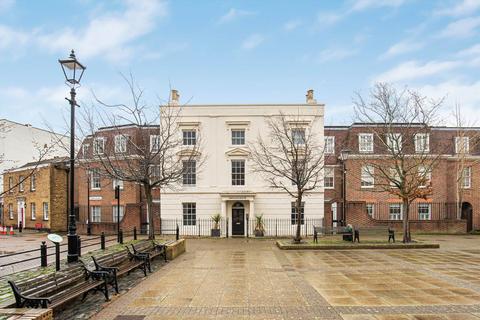 2 bedroom flat to rent, Lower Square, Isleworth TW7