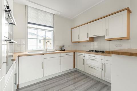 2 bedroom flat to rent, Lower Square, Isleworth TW7