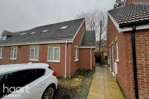 1 bedroom bungalow for sale, Chester Mews, Luton