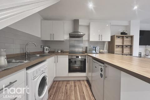 Chester Mews, Luton