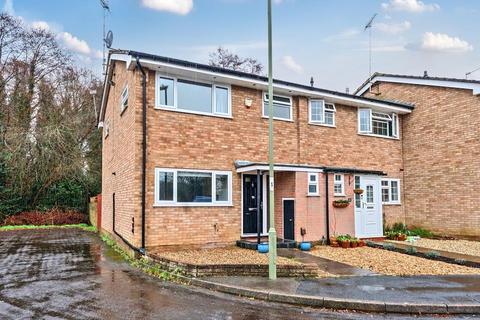 Longleat Square,  FARNBOROUGH,  GU14